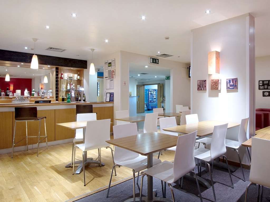 Travelodge Preston Central Restaurang bild